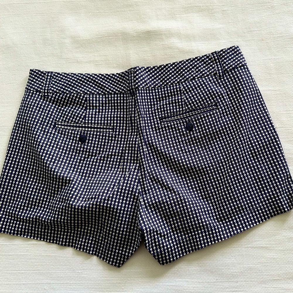 Size 10 Gap stretch Women's Navy and White Checkered Shorts, EUC, belt loops